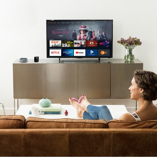 Fire TV Blaster mit einem Fire TV und einem Echo-Lautsprecher verbunden. (Bild: Amazon)